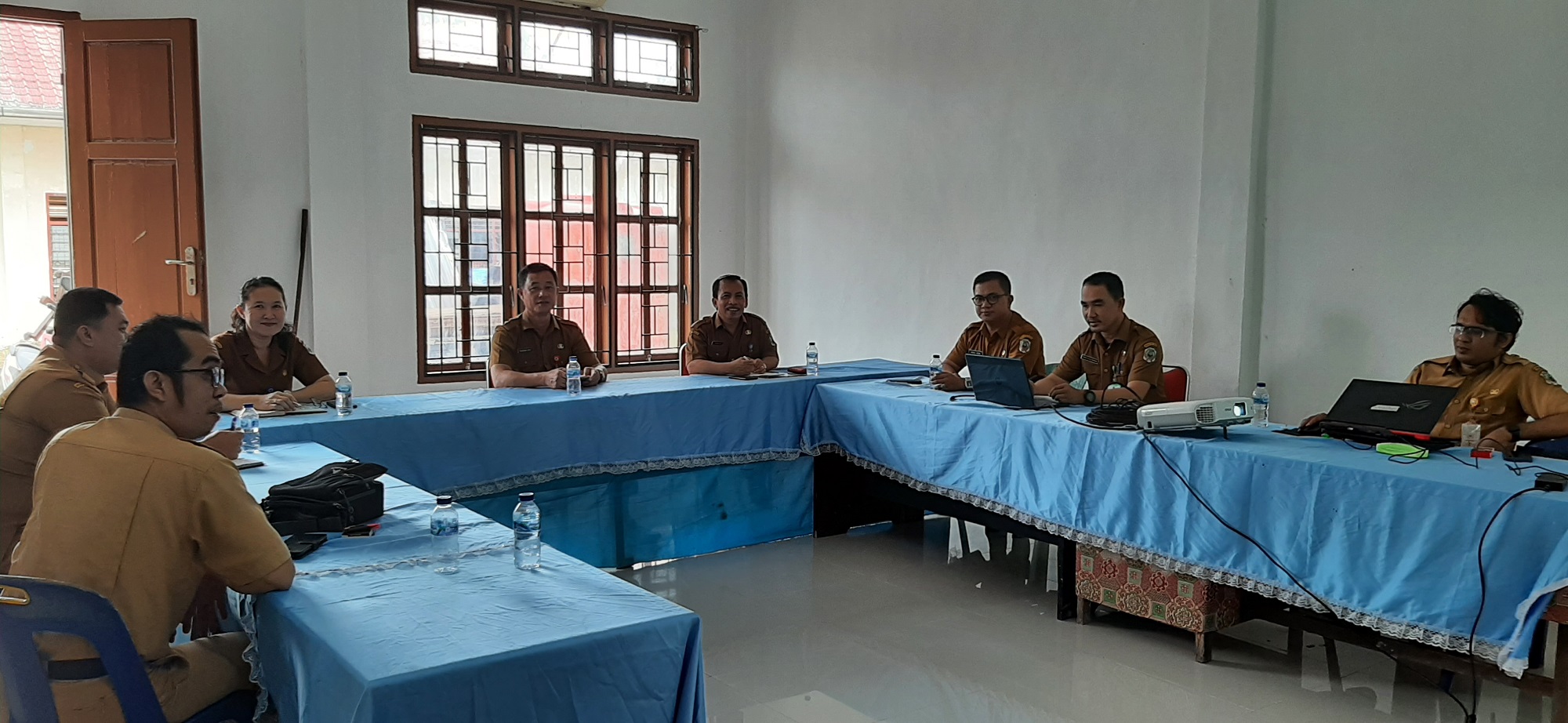 KADIS DUKCAPIL KAB. NIAS SAMBUT KUNJUNGAN TIM MONITORING DINAS KOMINFO KAB. NIAS